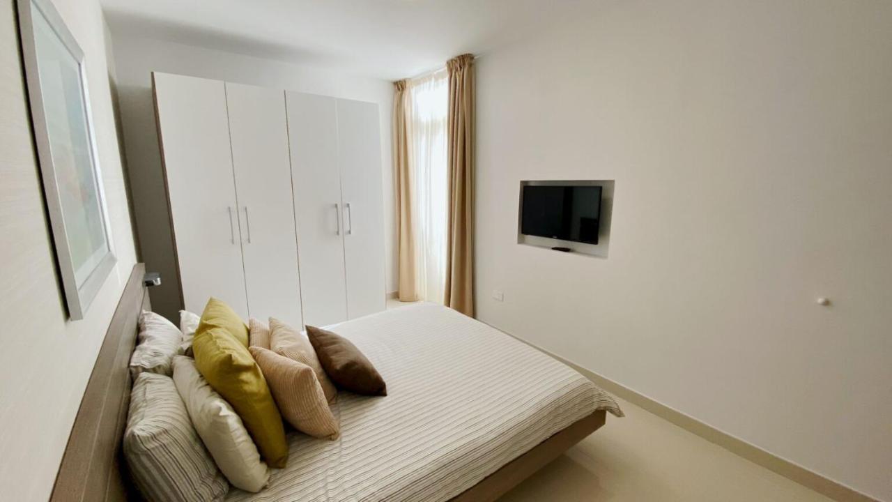 Apartamento Point Sliema Sea Front Exterior foto